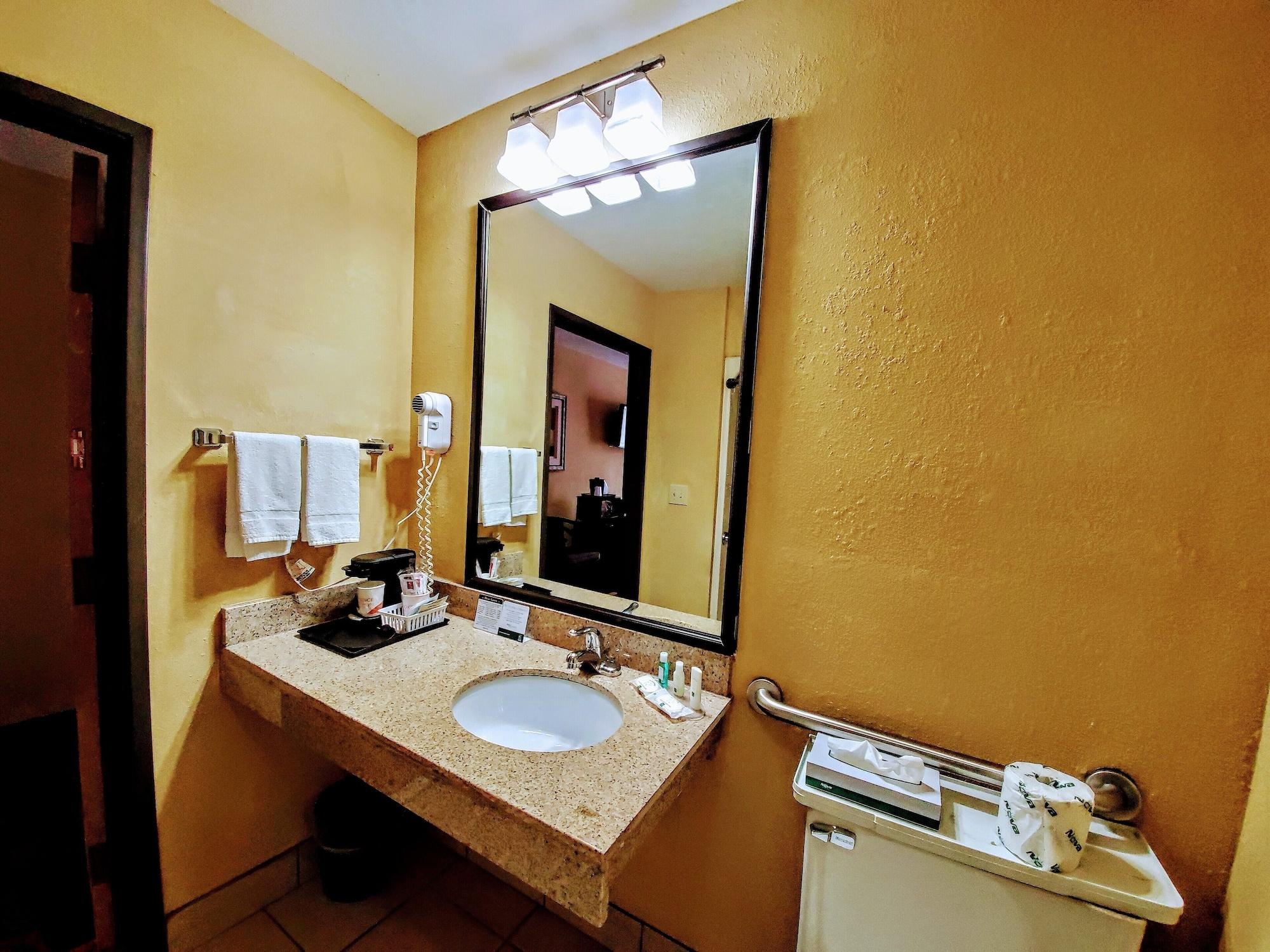 Quality Inn Brunswick Cleveland South Extérieur photo
