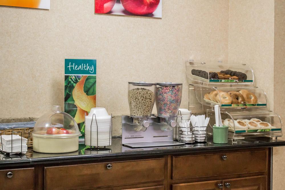 Quality Inn Brunswick Cleveland South Extérieur photo