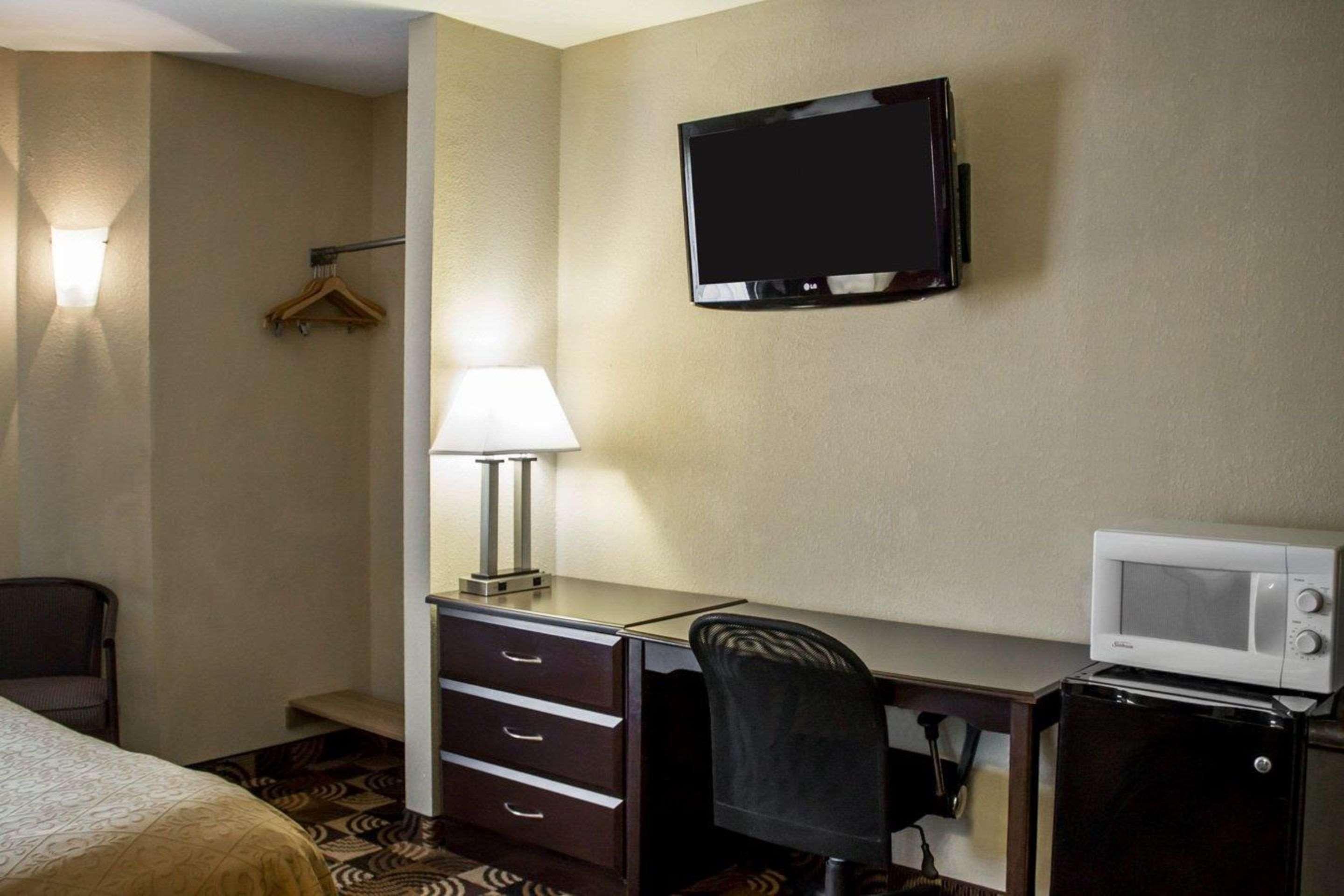 Quality Inn Brunswick Cleveland South Extérieur photo