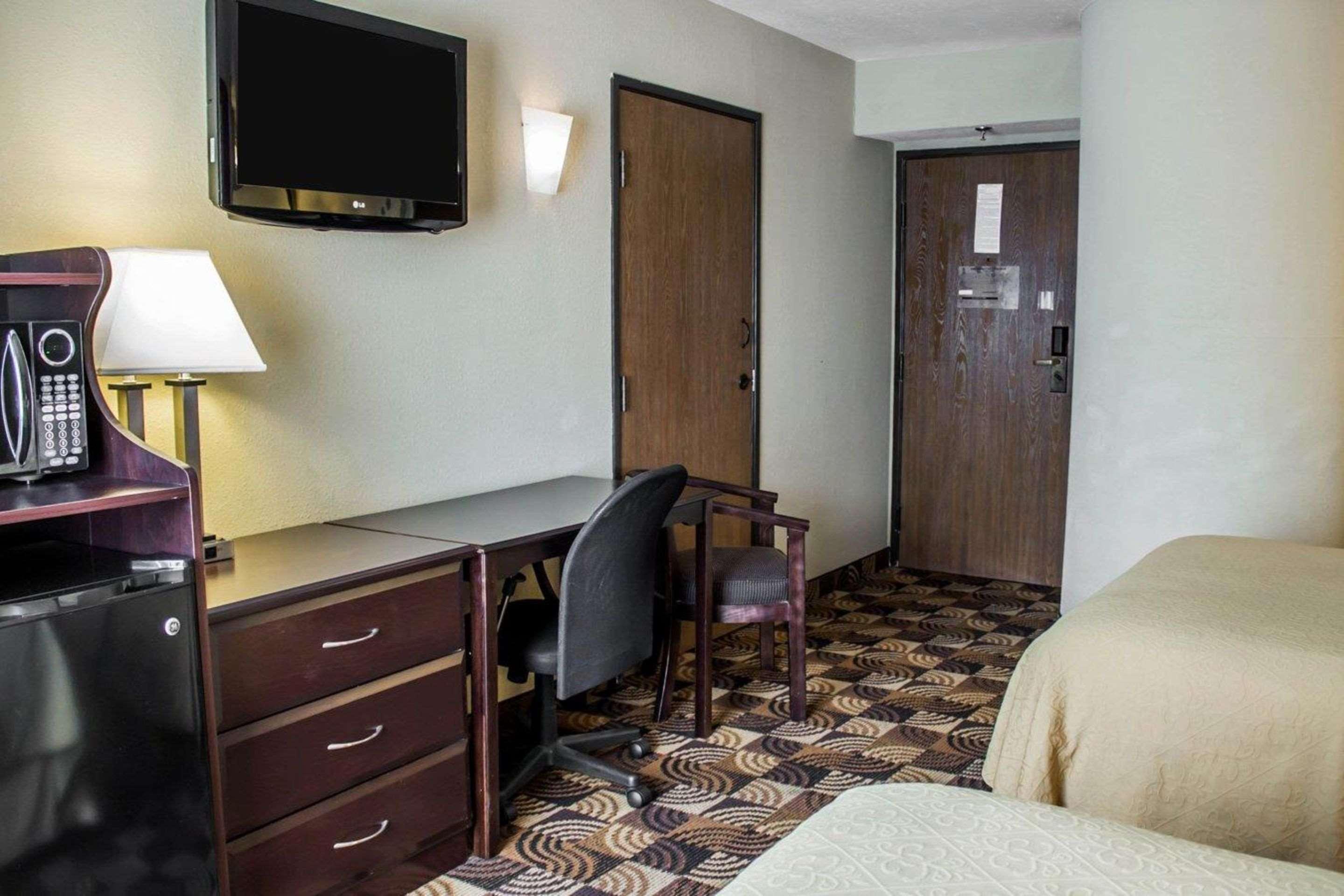 Quality Inn Brunswick Cleveland South Extérieur photo