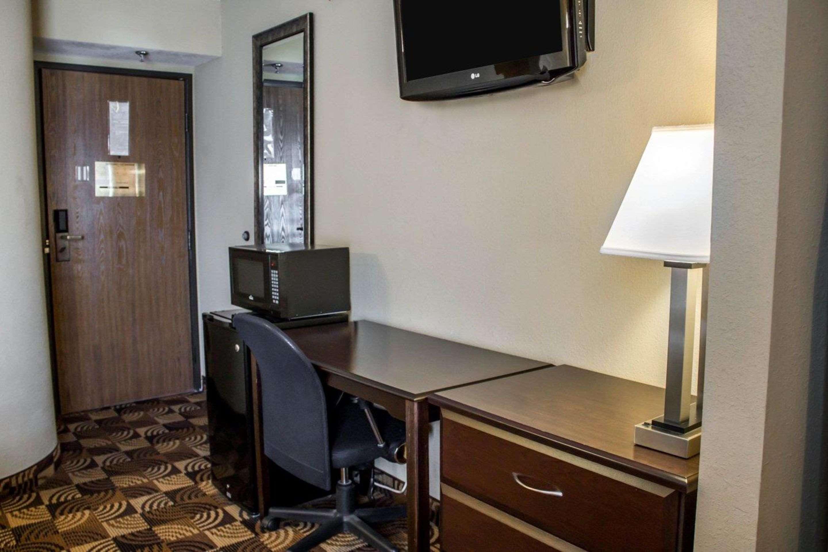 Quality Inn Brunswick Cleveland South Extérieur photo