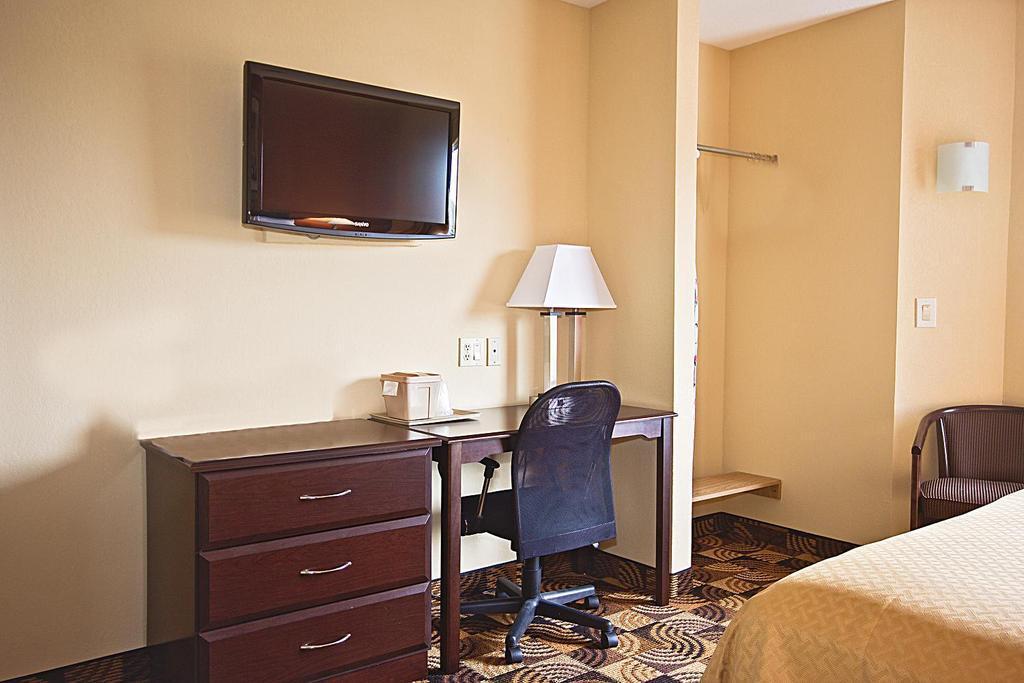 Quality Inn Brunswick Cleveland South Extérieur photo