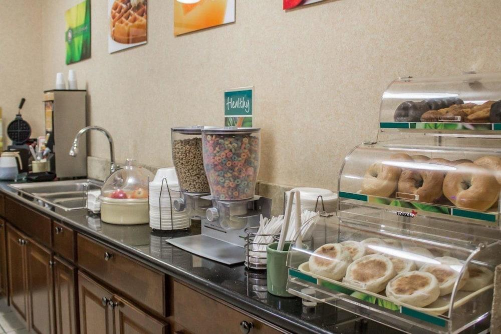 Quality Inn Brunswick Cleveland South Extérieur photo