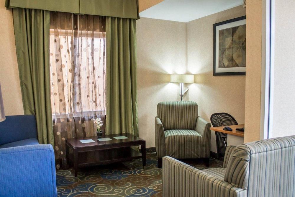 Quality Inn Brunswick Cleveland South Extérieur photo