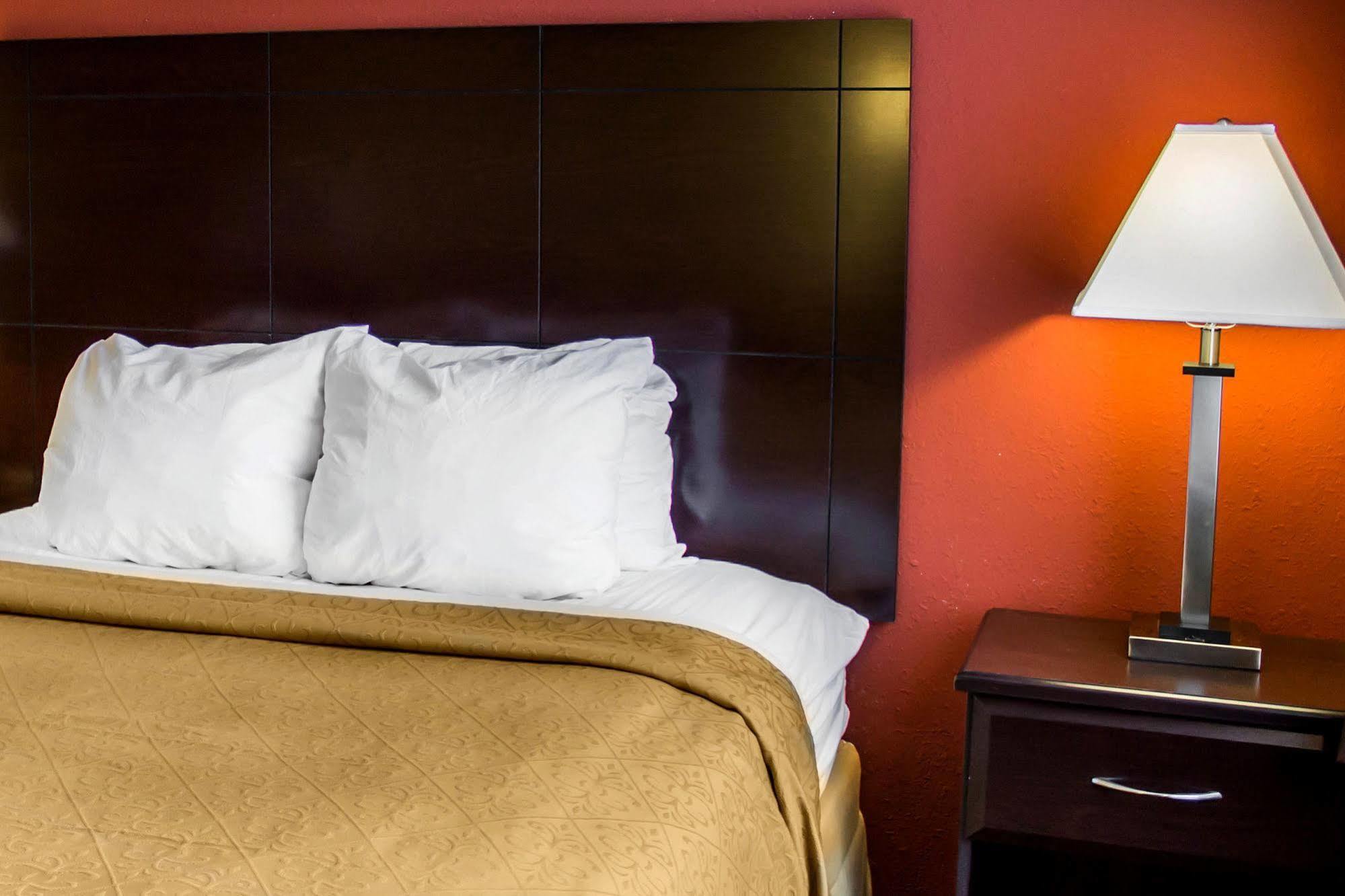 Quality Inn Brunswick Cleveland South Extérieur photo